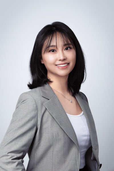 Hyewon Yoo, Associate